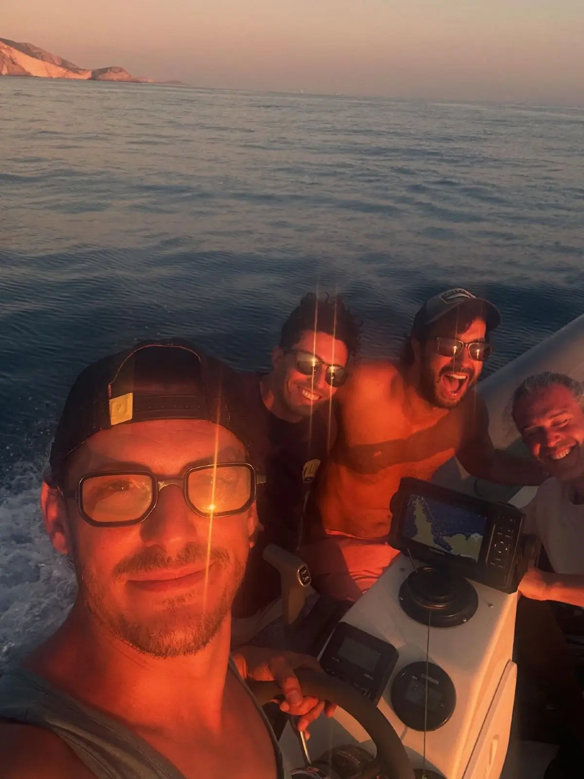 Ο Σταύρος Σβήγκος με την παρέα του