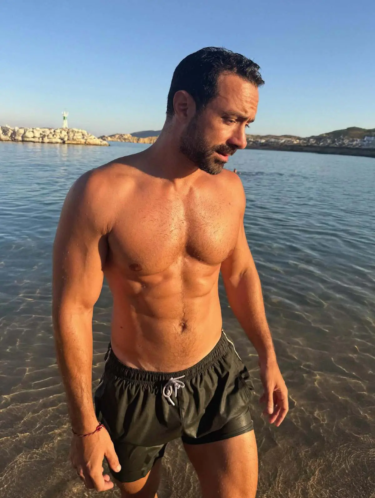 Τανιμανίδης – Μπόμπα: Διακοπές στην Πάρο με τις κόρες τους και τη γιαγιά - Τα παιχνίδια, οι βουτιές και οι βόλτες
