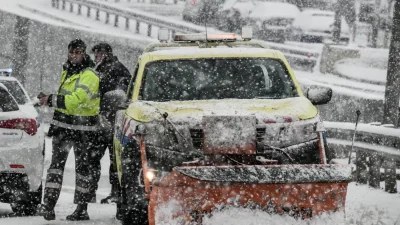 Κακοκαιρία «Ελπίς»: Πιθανή η γενική αργία την Τρίτη από τα χιόνια