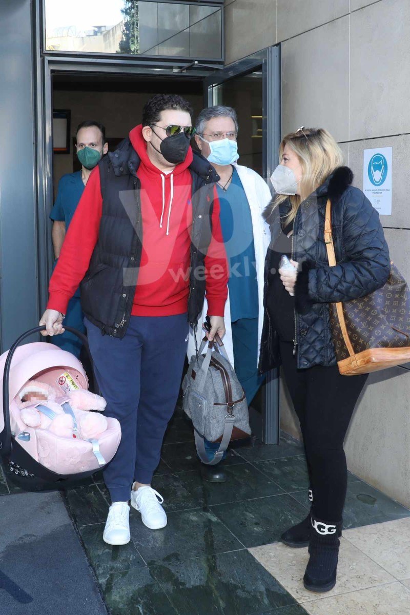 Εξιτήριο από το μαιευτήριο για τον Γρηγόρη Μπιθικώτση και την Έλενα Τσιριγκάκη φωτογραφίες