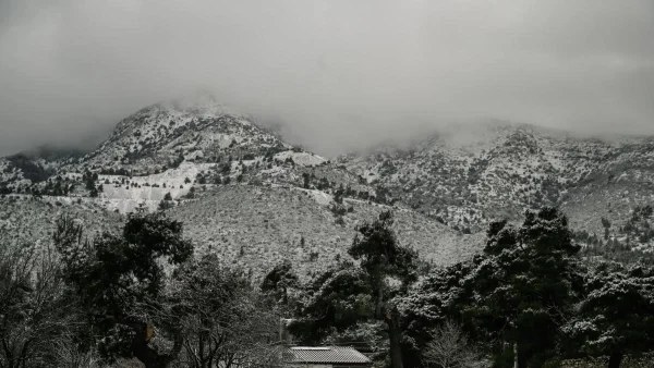 «Κακοκαιρία Ελπίς»: Στα λευκά οι Κυκλάδες - Φοβερά τοπία σε Μύκονο, Τήνο και Νάξο