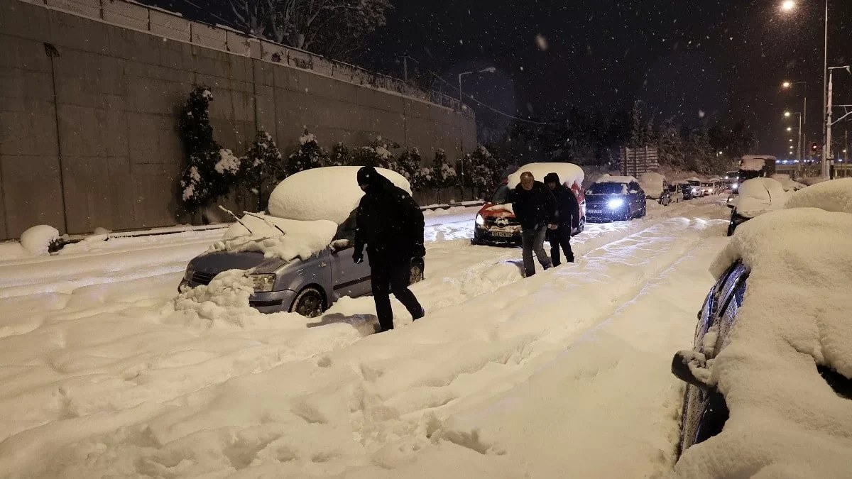 Απόφαση Μητσοτάκη - Αποζημίωση για κάθε εγκλωβισμένο αυτοκίνητο από την Αττική Οδό