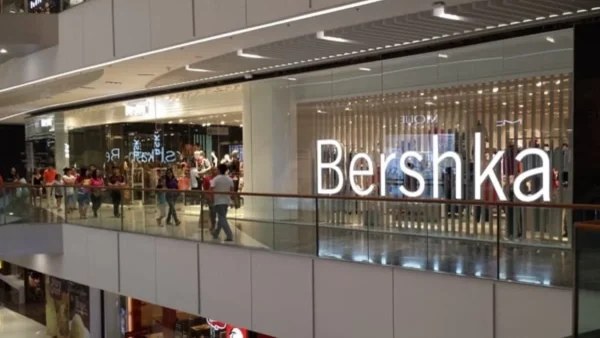 Χοντρό μπουφάν από τα Bershka μόνο με 35,99 ευρώ - Βγαίνει συνολικά σε 4 χρώματα