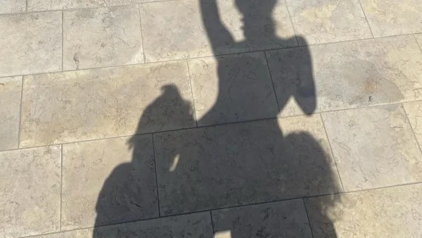 Insta poll: Ποια γυναίκα είναι στην φωτογραφία;
