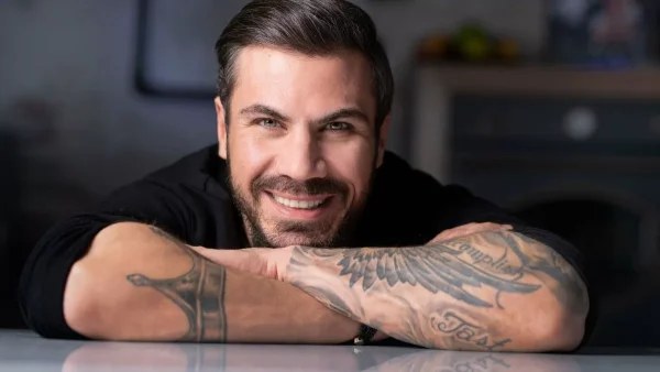 Έμεινε χωρίς ρεύμα ο Άκης Πετρετζίκης - Αποκάλυψε τον τρόπο που ζέστανε το γάλα του γιου του