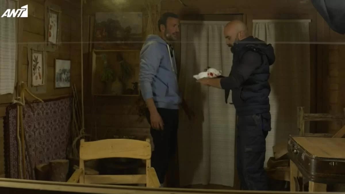 Φάρμα 2: Σοβαρό ατύχημα για τον Αστρινό - Έκοψε το δάχτυλό του με το τσεκούρι