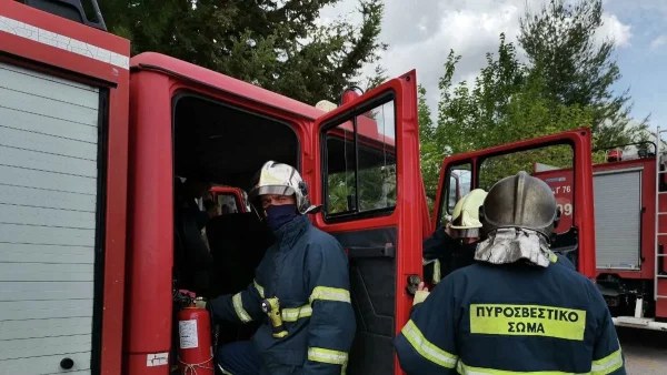 Μεγάλη φωτιά στο ξενοδοχείο Κηφισσός στον Πειραιά