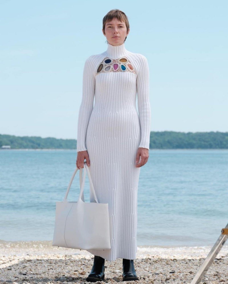 trends white