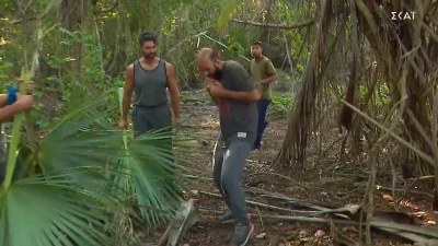 Survivor 5: Έτοιμος να αποχωρήσει από το ριάλιτι ο Σταμάτης μετά από το τσίμπημα που δέχτηκε από σφήκα
