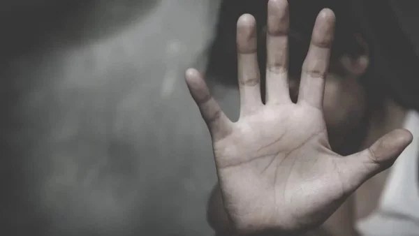 «Έτρεμα από τον φόβο» - Συγκλονίζει η κατάθεση της 16χρονης που παρενοχλήθηκε από παίκτη ριάλιτι