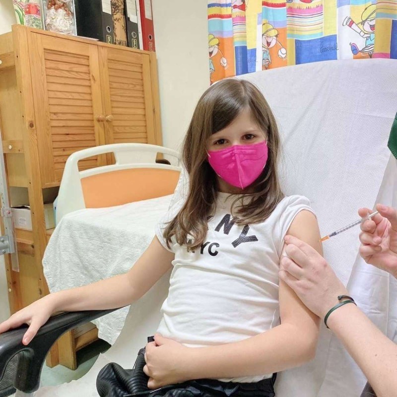 Εμβολιάστηκε η μικρή κόρη του Νίκου Χαρδαλιά