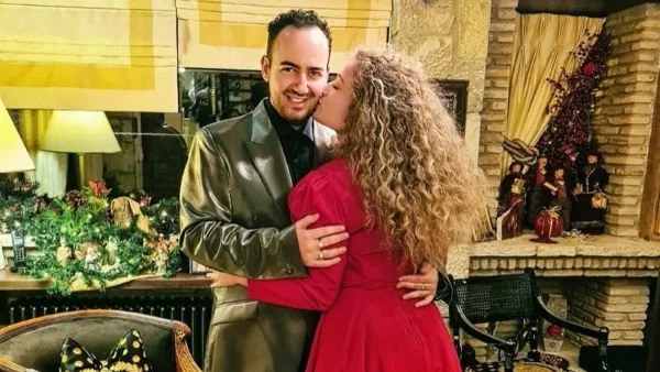 Χρυσό με τα πρόσωπά τους πάνω - Υπερπαραγωγή το προσκλητήριο για τους αρραβώνες των Μαυρικίου και Ζήση