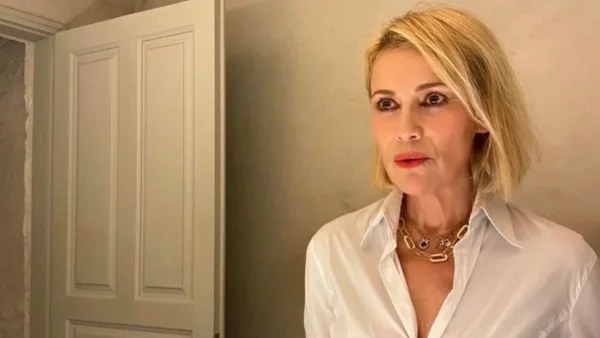 Ποζάρει topless και αναστατώνει - Σούσουρο με τις φωτογραφίες της Κωνσταντίνας Μιχαήλ στο instagram