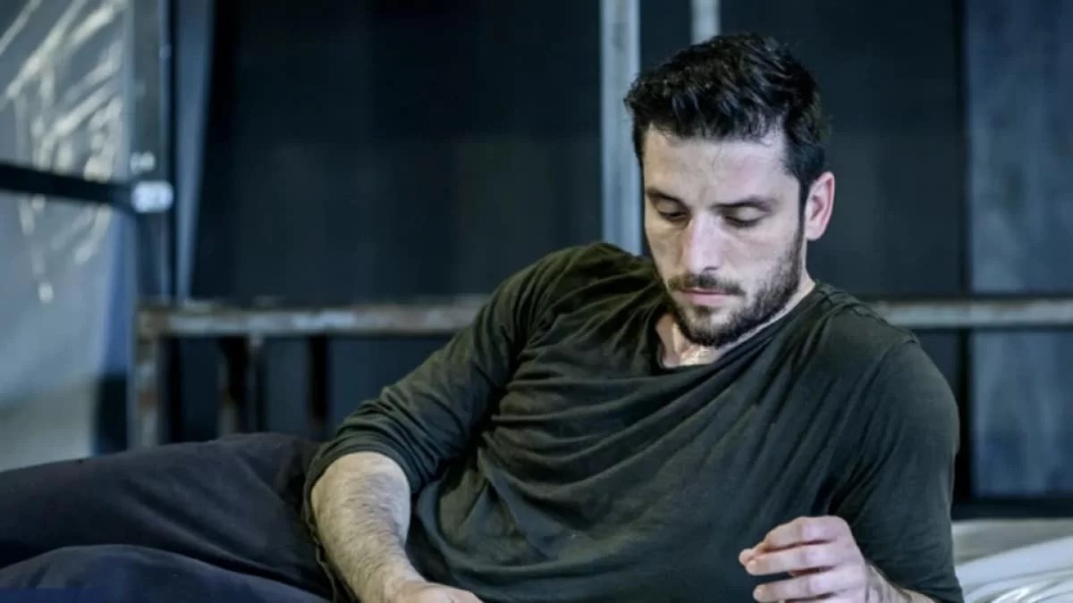 Φωτογραφία ντοκουμέντο - Η στιγμή που η αστυνομία φτάνει στο θέατρο λόγω του Χατζηαγγελάκη
