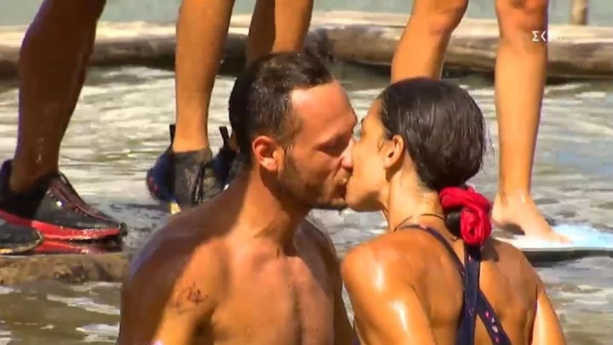 Survivor 5: «Κι άλλος εθνικός κερατάς φέτος» - «Γλέντι» στο Twitter με τα φιλιά Κατσαούνη και Μυριέλλα