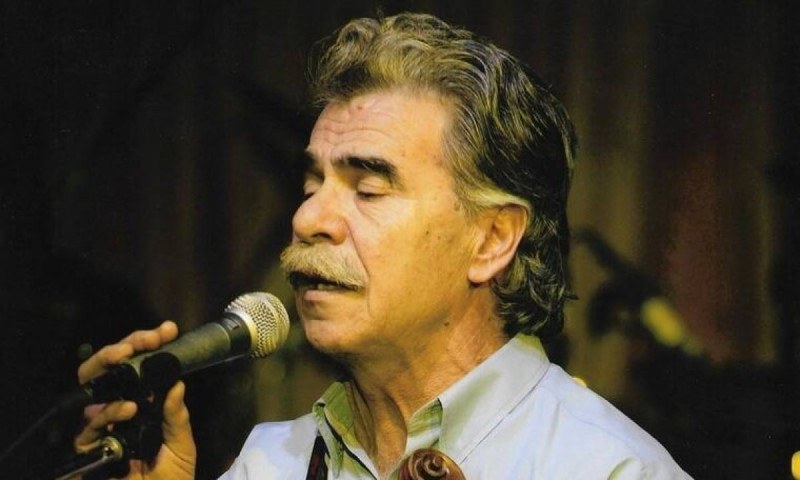 Ο σπουδαίος λυράρης Βασίλης Σκουλάς.