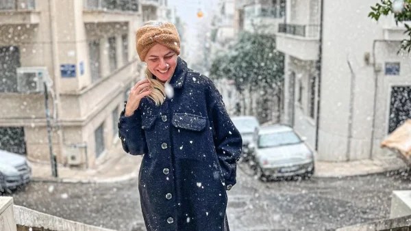 Χριστίνα Κοντοβά: Ξετρελαμένη η κόρη της με τα χιόνια - Φωτογραφίες από τη βόλτα τους