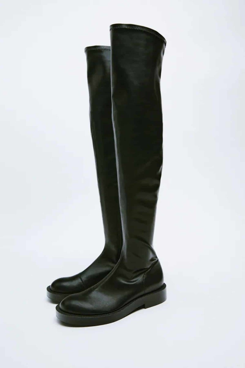Μαύρη μπότα over the knee Zara 19,99 ευρώ