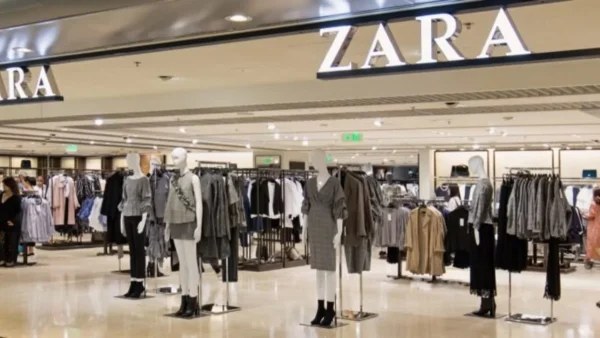 Είναι μικροσκοπική αλλά τα χωράει όλα αυτή η τσάντα από τα Zara - Βγαίνει σε 4 χρώματα