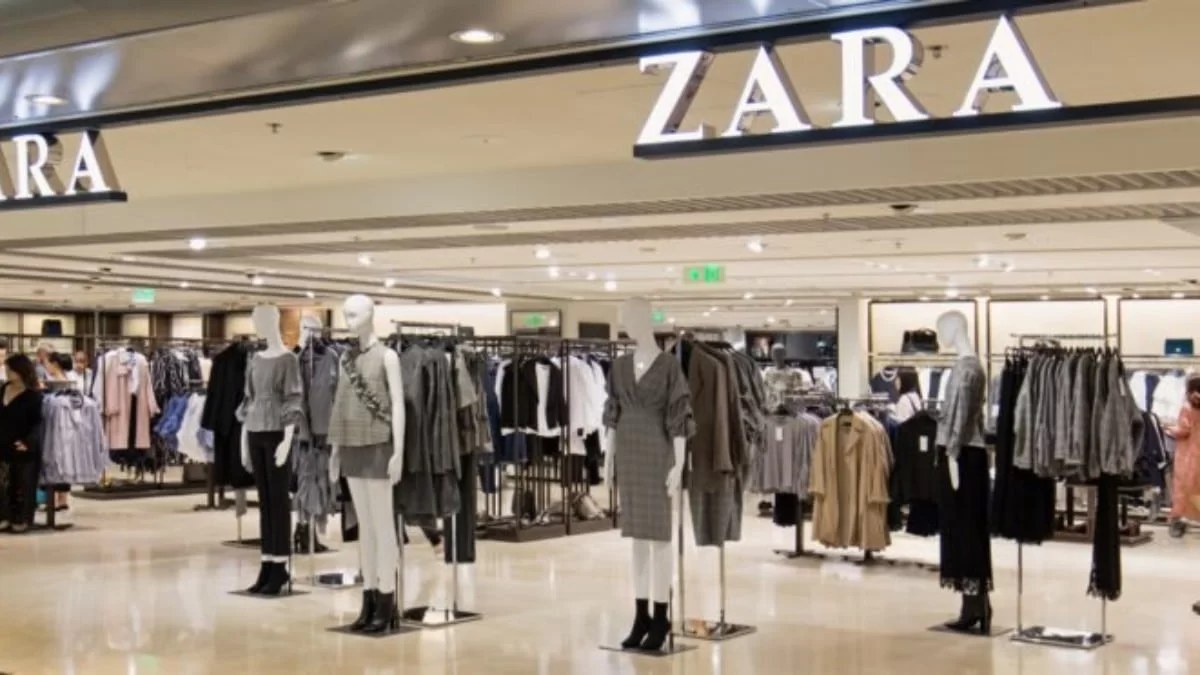Είναι μικροσκοπική αλλά τα χωράει όλα αυτή η τσάντα από τα Zara - Βγαίνει σε 4 χρώματα