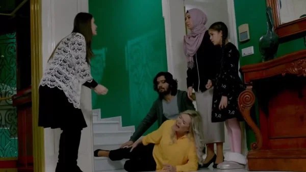 Elif: Ουρλιαχτά στο σπίτι των Χαντακτίρ - "Ήθελες να με σκοτώσεις"! Η Μελέκ γίνεται δολοφόνος;