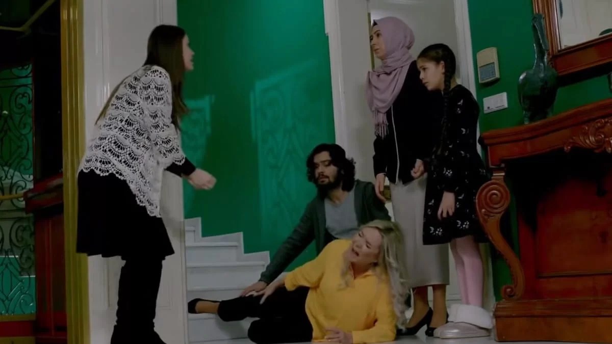 Elif: Ουρλιαχτά στο σπίτι των Χαντακτίρ - "Ήθελες να με σκοτώσεις"! Η Μελέκ γίνεται δολοφόνος;