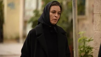 Σασμός: Η Μαρίνα ξαπλώνει στο σημείο που ξεψύχησε ο Πετρής - Ανατριχιαστική σκηνή