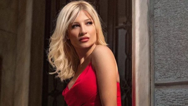 "Κέντρισε" τα βλέμματα η Φαίη Σκορδά με το σύνολο από τα BSB - Βγαλμένο από οίκο μόδας