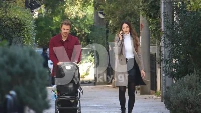 "Έλιωσε" ο Άκης Πετρετζίκης με τον γιο του που έκανε τα πρώτα του βήματα