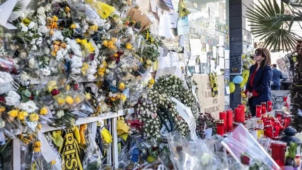 Δολοφονία Άλκη - Λουλούδι στη μνήμη του άφησε η πρόεδρος της Δημοκρατίας Κατερίνα Σακελλαροπούλου