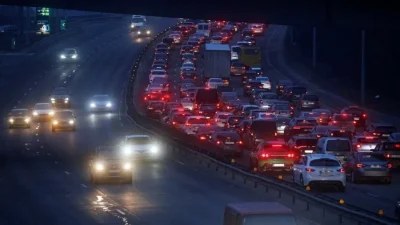 Πόλεμος Ουκρανία: Ατελείωτες ουρές στο Κίεβο - Τρέχουν να φύγουν οι πολίτες