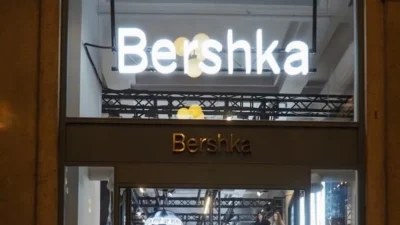 20 ευρώ κάτω από την αρχική του τιμή - Το τζιν των Bershka που ξεπουλάει όσο κανένα άλλο