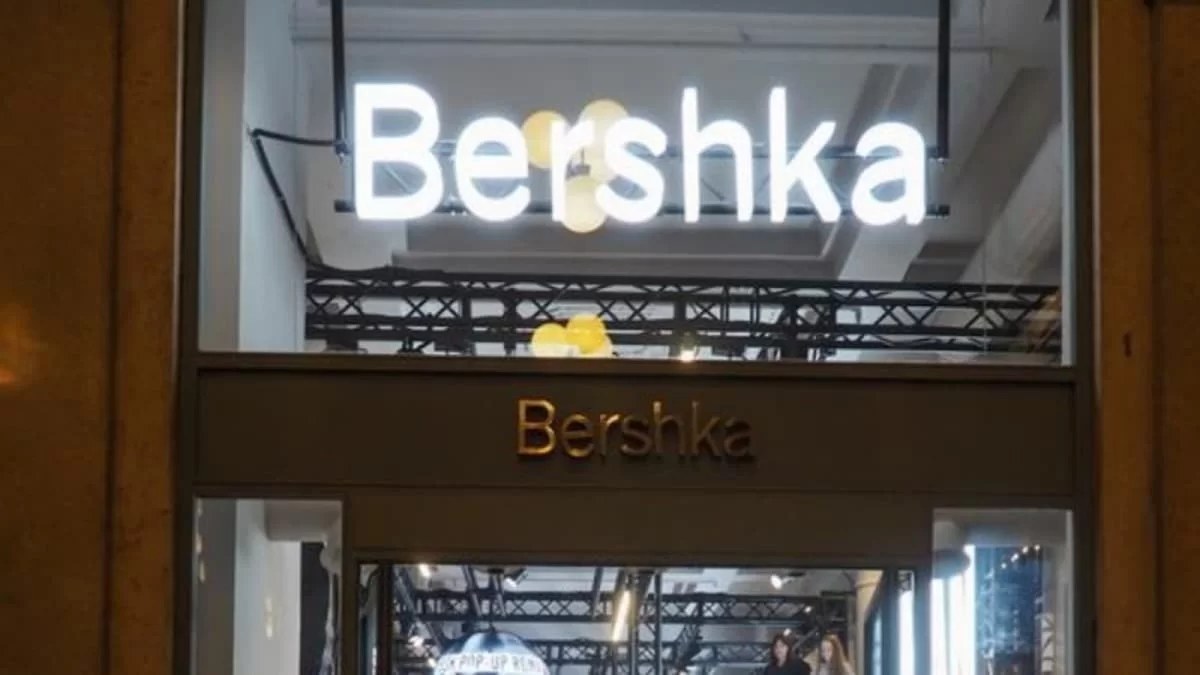 20 ευρώ κάτω από την αρχική του τιμή - Το τζιν των Bershka που ξεπουλάει όσο κανένα άλλο