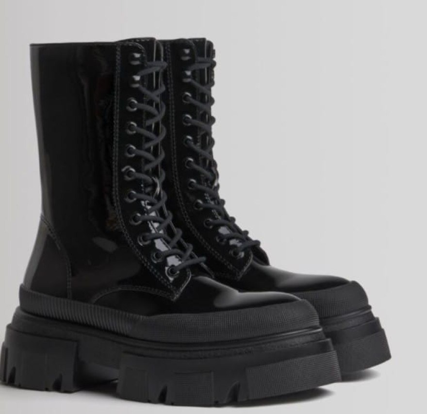 Το must have μποτάκι του Bershka που κοστίζει 19.99
