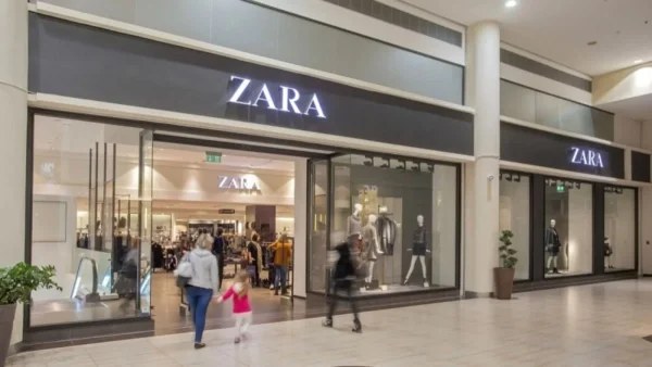 Ξεπουλάει στο λεπτό - Το φόρεμα των Zara που "κόβει" κιλά