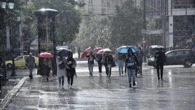 Καιρός 27/2: Έντονα φαινόμενα σε πολλές περιοχές - Καταιγίδες και χιόνια σήμερα