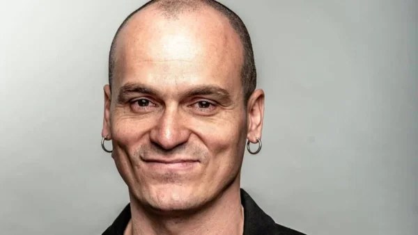 Λάμπρος Φιλίππου: Η πραγματική ηλικία και η καταγωγή του δημοφιλούς ηθοποιού