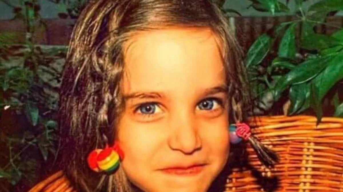 Insta Poll: Ποια celebrity είναι το κοριτσάκι στην φωτογραφία;