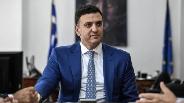 Περήφανος μπαμπάς ο Βασίλης Κικίλιας - Η φωτογραφία του γιου του με φανέλα της ΑΕΚ