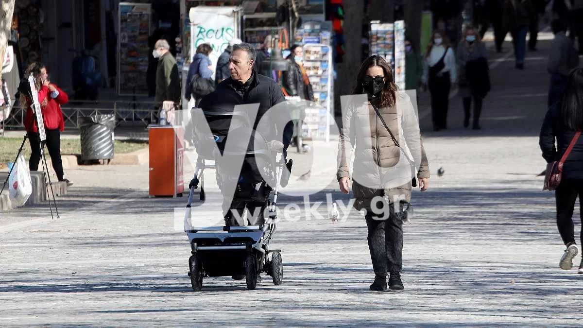 Όλγα Κεφαλλογιάννη - Μίνως Μάτσας: Αποκλειστικές φωτογραφίες από την βόλτα  με τα δίδυμα παιδάκια τους