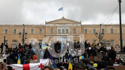 Πόλεμος Ουκρανία: Πλήθος εκπροσώπων του καλλιτεχνικού χώρου στο Σύνταγμα