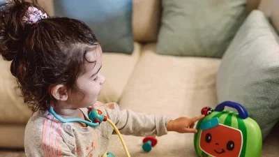 Insta Poll: Ποιας celebrity κόρη είναι το κοριτσάκι της φωτογραφίας;