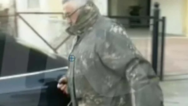 Στάθης Παναγιωτόπουλος: Καρέ - καρέ η στιγμή που φεύγει από το σπίτι του λίγο πριν την δίκη