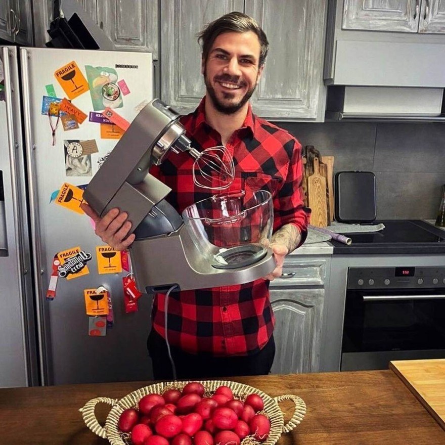 Άκης Πετρετζίκης κουζίνα σπιτιού