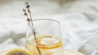 Έχει λεμόνι και ένα «μαγικό» υλικό - Το ρόφημα που θα φτιάξει τον μεταβολισμό σου