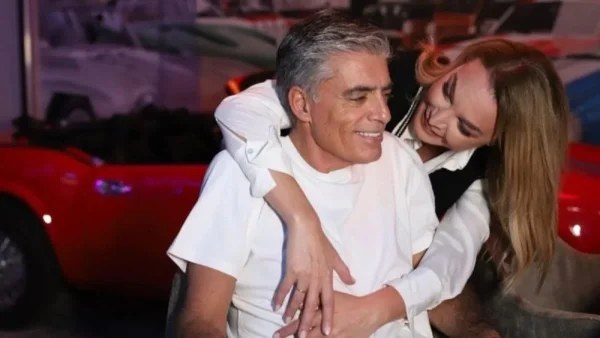 Με πανάκριβους πίνακες και κήπο - Το «παλάτι» της Τατιάνας Στεφανίδου και του Νίκου Ευαγγελάτου στην Κηφισιά