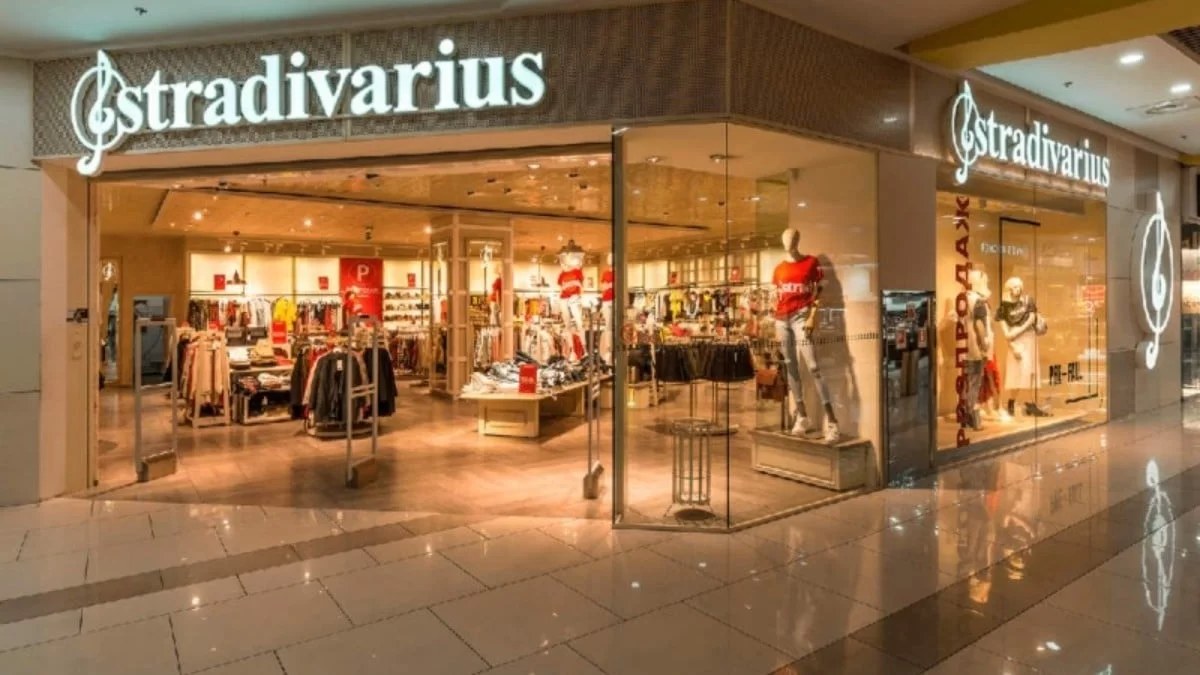 Αυτή είναι η τσάντα από τα Stradivarius που ξεπουλάει στο λεπτό - Σε τιμή σοκ!