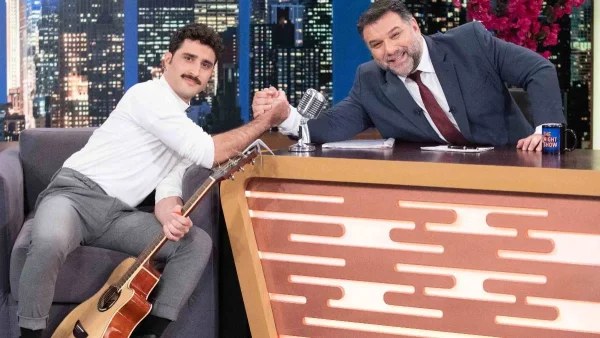 The 2night Show: Ο Γιάννης Βασιλώττος ο αποψινός 16/2 καλεσμένος του Γρηγόρη Αρναούτογλου