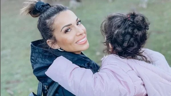 Ελένη Χατζίδου: Είναι συγκλονιστικό το πόσο έχει μεγαλώσει η κόρη της - Ατελείωτες στιγμές παιχνιδιού