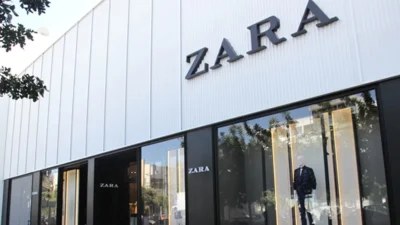 "Χαμός" στα ταμεία των Zara με το ροζ φόρεμα που ξεπουλάει σε τιμή σοκ